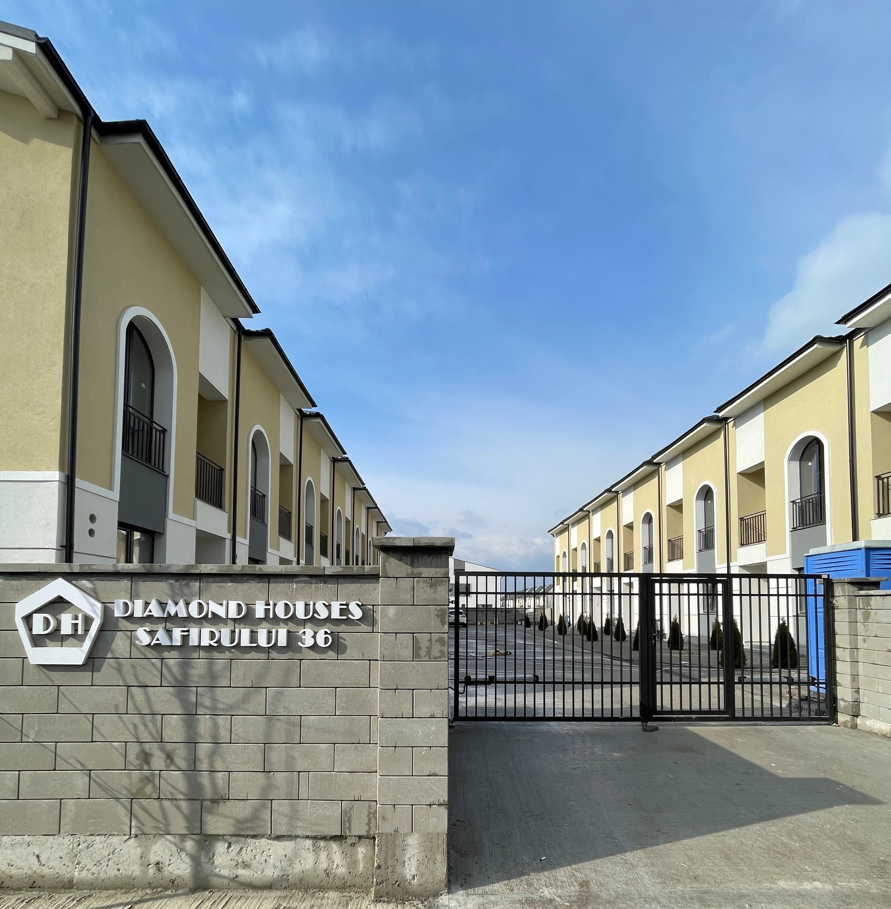 DIAMOND HOUSES SAFIRULUI