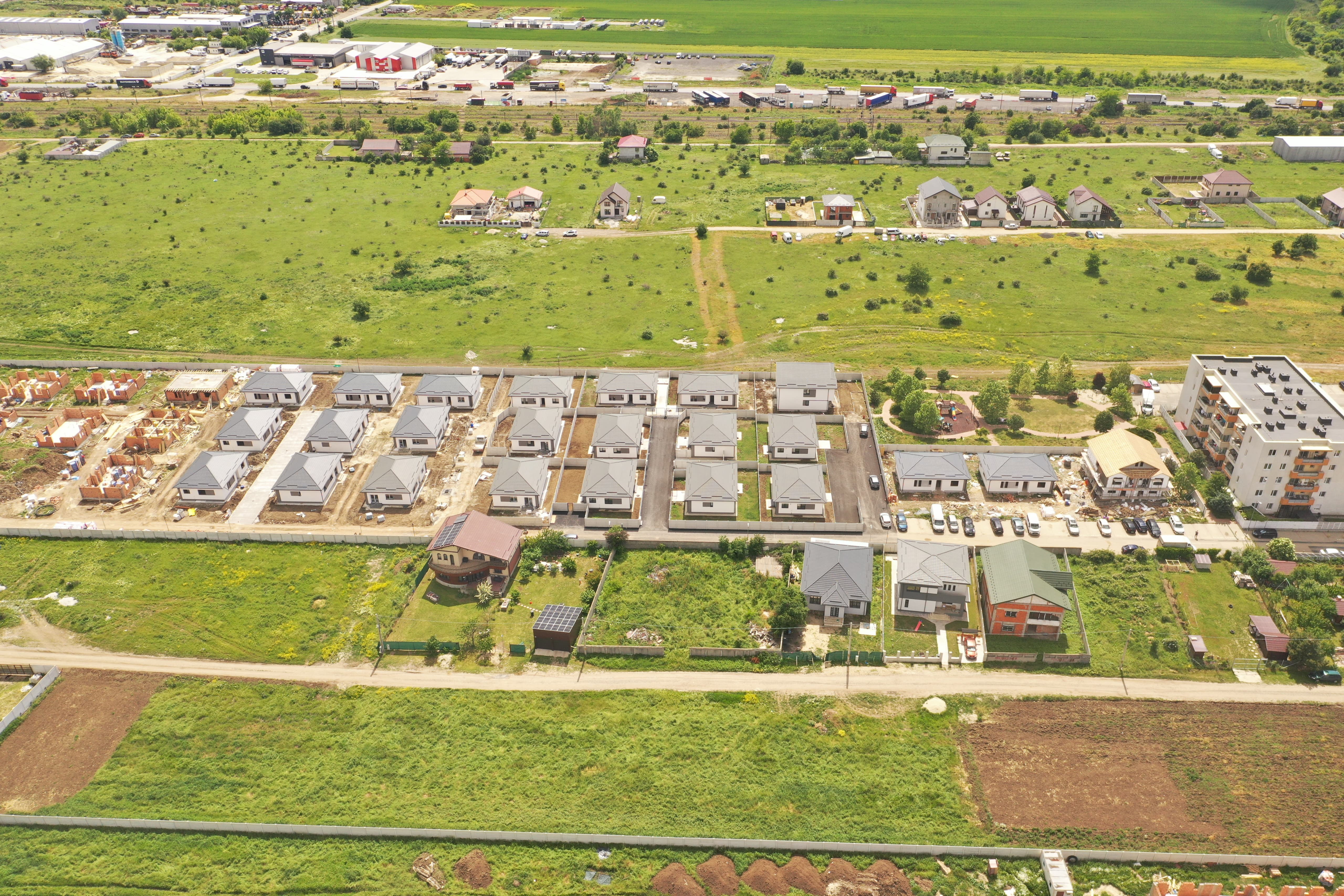 Vila, VLADUTA RESIDENCE , Vedere nord, Parcare Suprateran - Inclus in pret  inclusa